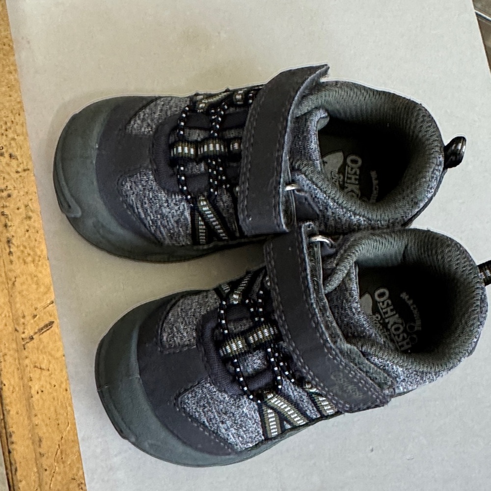 OshKosh B'gosh Toddler Black and Gray Hook-and-Loop Sneakers